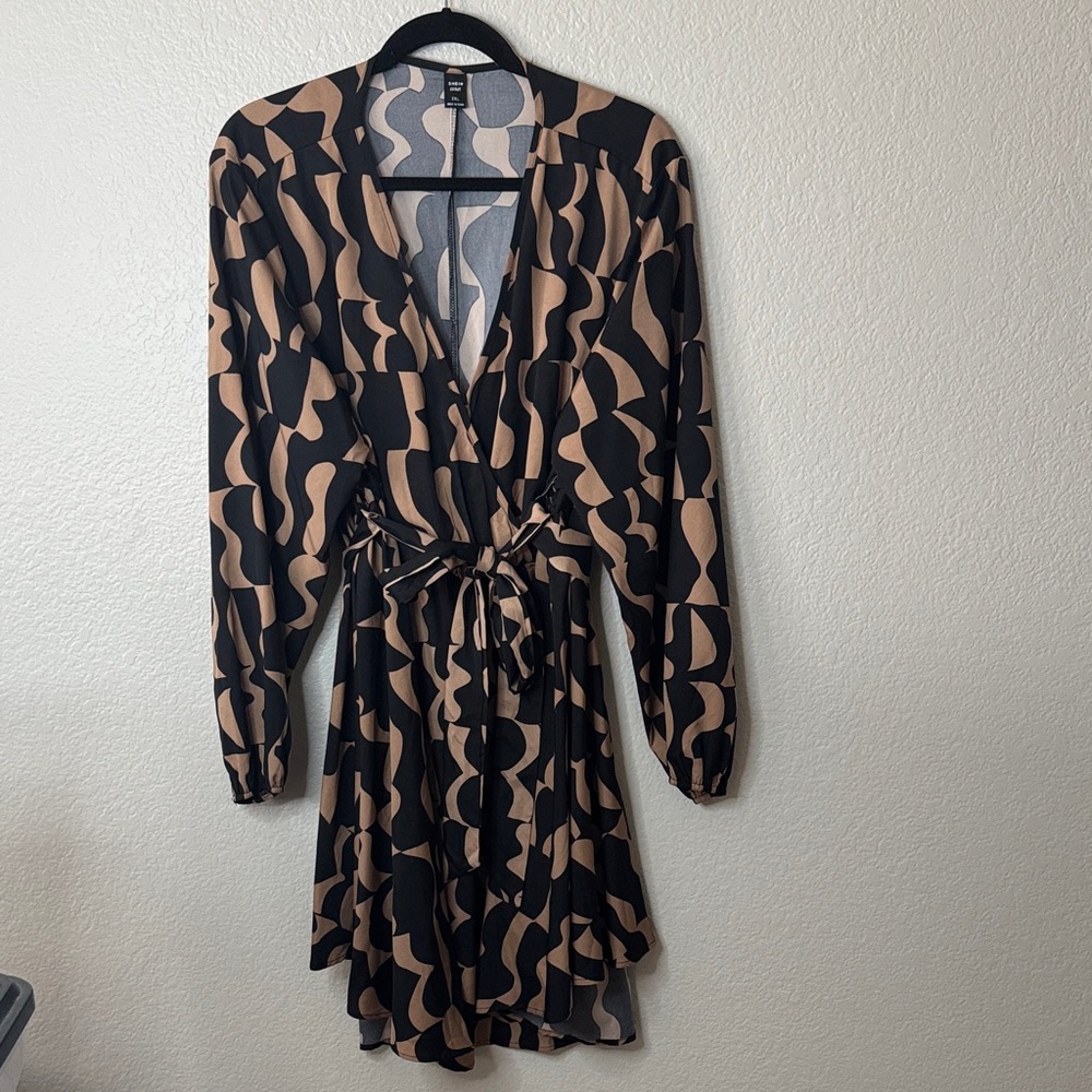 SHEIN Black and Tan Abstract Long Sleeve Dress